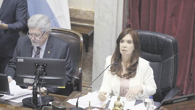 regreso. Tras varios meses, Cristina de Kirchner retornó a trabajar al recinto de la Cámara alta.