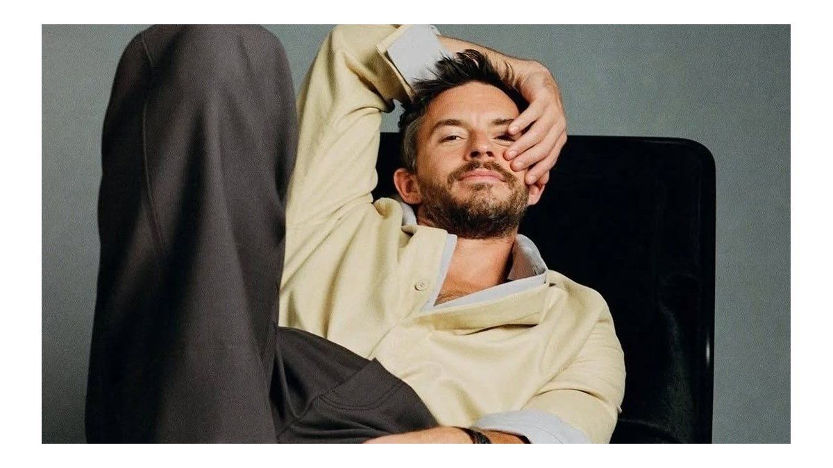 De cuánto es la fortuna de Jonathan Bailey, el hombre más sexy del año según la revista People