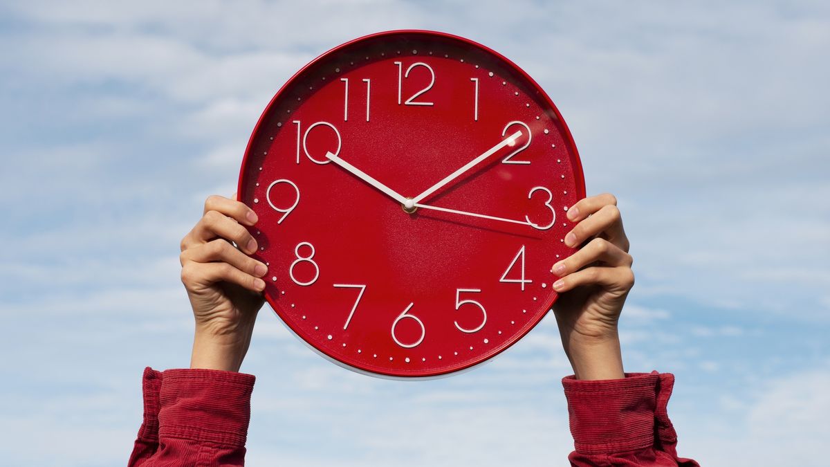 Modern physics and Einstein’s theories suggest that time does not advance and is just an illusion