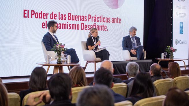 Durante las dos jornadas se abordaron diferentes ejes temáticos dentro de los cuales se destaca la contratación pública como motor del desarrollo, la transparencia y los límites de la jurisdicción judicial, los desafíos de la contratación pública y la innovación y tendencias en dicha materia, entre otros.
