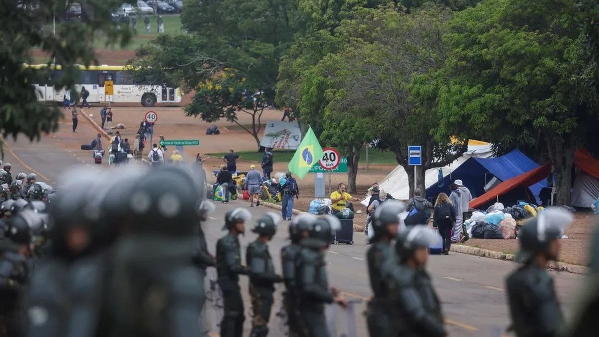 Brazilian court ordered the Army to evacuate Bolsonaro camps within 24 hours