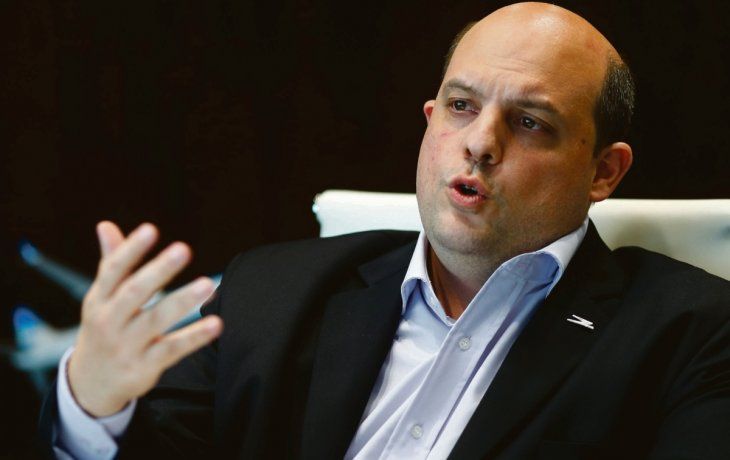 El presidente de Aerolíneas Argentinas le respondió a Macri: Está muy acostumbrado a manejarse en avión privado.