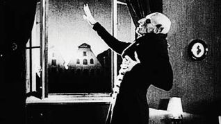 Nosferatu. Literalmente, el “No-Muerto”, nombre que se usó para evitar “Drácula”, que se había plagiado.