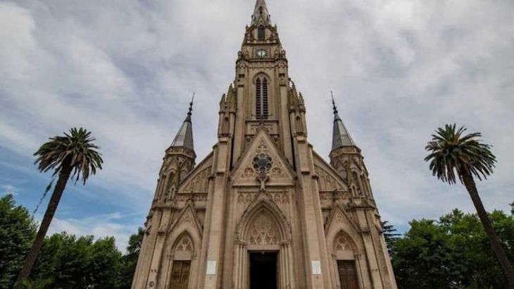 Vista exterior de la Catedral de Mercedes.