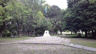 La tranquilidad agreste de la plaza invita a pasar un lindo día de campo. La tranquilidad agreste de la plaza invita a pasar un lindo día de campo.