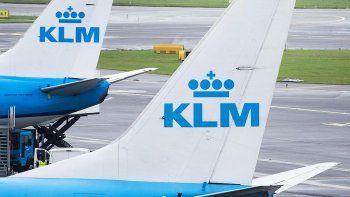 KLM y Air France ratificaron sus operaciones en Argentina a pesar de la crisis económica por la que atraviesa el país y mantendrán sus dos servicios diarios entre Buenos Aires y Ámsterdam y París respectivamente y los&nbsp;vuelos, también diarios, entre Buenos Aires y Santiago de Chile de KLM.