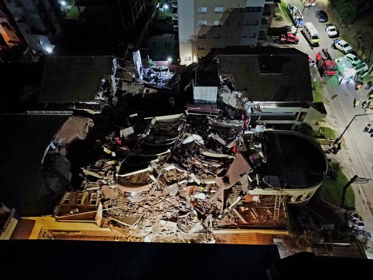 Un edificio de 10 pisos se derrumbó en Villa Gesell. Un edificio de 10 pisos se derrumbó en Villa Gesell.