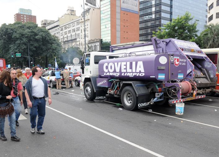 Polémico: Moyano usó camiones de Covelia para trasladar manifestantes (foto 1)