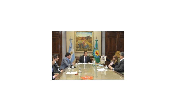 Juntos. El gobernador y su vice en una audiencia en la Casa de Gobierno provincial.