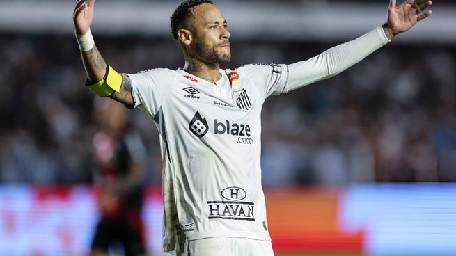 Neymar volvió al Santos después de 12 años.