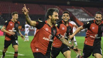Scocco anotó en el final y Newells es único puntero.
