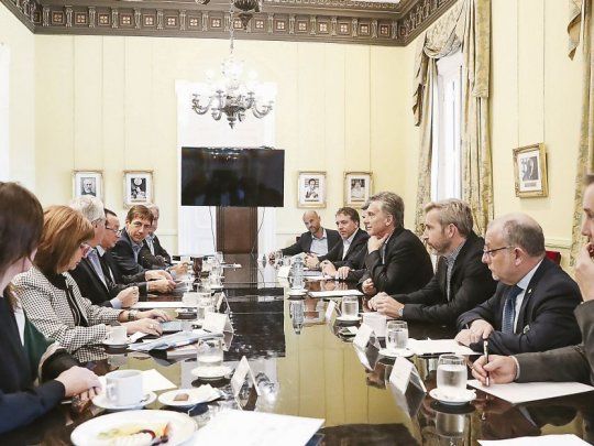 Análisis. Mauricio Macri presidió ayer la reunión de Gabinete. El fin de semana tendrá listo un informe sobre su futuro electoral.&nbsp;