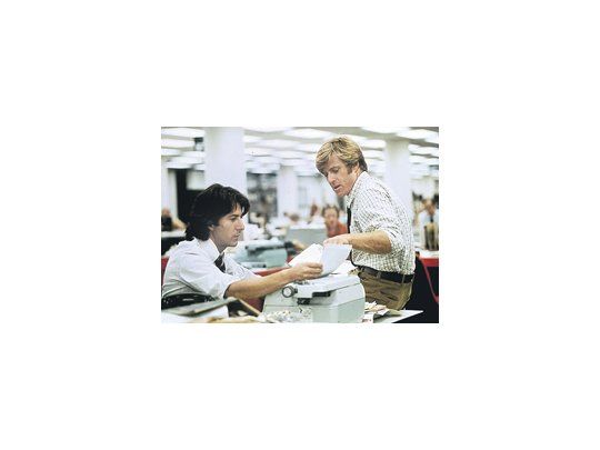 Los jóvenes Dustin Hoffman y Robert Redford en la película de 1976 «Todos los hombres del presidente».