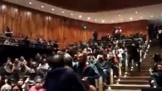 A los golpes por una cerveza en el homenaje a Charly García en el CCK