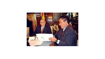 ámbito.com | Eduardo Duhalde recibió ayer en la Casa de Gobierno la visita del vicepresidente de Venezuela, José Rangel Vale, quien fue portador de un saludo del presidente Hugo Chávez.