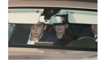 ámbito.com | Cristina de Kirchner se retira de la Fundación Favaloro tras realizarse controles médicos.
