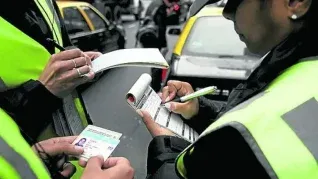 El incumplimiento de las leyes de circulación está penado a nivel nacional. El incumplimiento de las leyes de circulación está penado a nivel nacional.