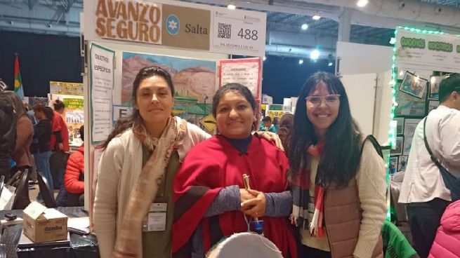 Tecnópolis. La docente Pilar Urbano y representantes de las escuelas de San Antonio de los Cobres.