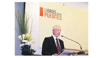 Al igual que en la edición del año pasado, J.M. Coetzee será una de las figuras principales de la Feria del Libro de 2014, esta vez en un diálogo con Paul Auster. Quino será el encargado de inaugurar la feria el 24 de abril.