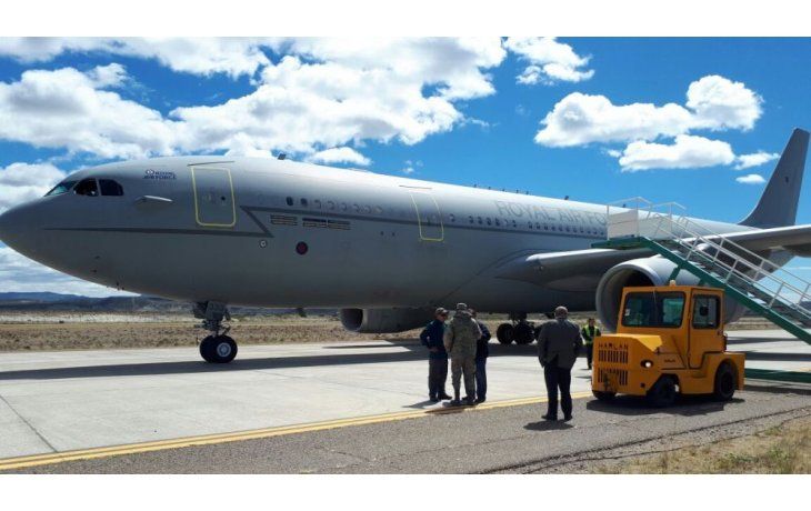 El avión RAF Voyager aterrizó en Comodoro Rivadavia (Foto Twitter @UKinArgentina)