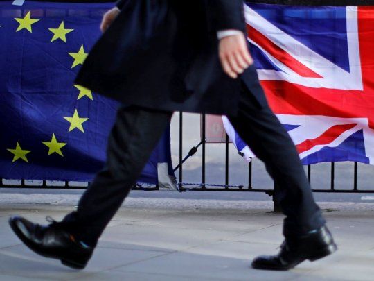 Antes del 1 de julio, el Reino Unido puede solicitar extender ese periodo transitorio durante uno o dos años, pero&nbsp;Londres&nbsp;lo sigue descartando pese a la falta de avances en las conversaciones sobre los futuros vínculos.