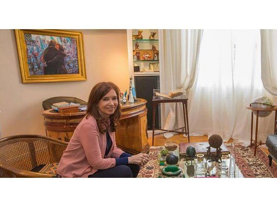 Cristina de Kirchner permitirá que los efectivos de la Policía Federal revisen su vivienda de Recoleta.