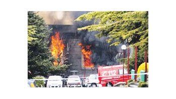 La imprecisión del llamado anónimo que alertó sobre la colocación de un explosivo en la Universidad de Navarra impidió realizar una evacuación segura. España estuvo al borde de sufrir un ataque terrorista dramático.