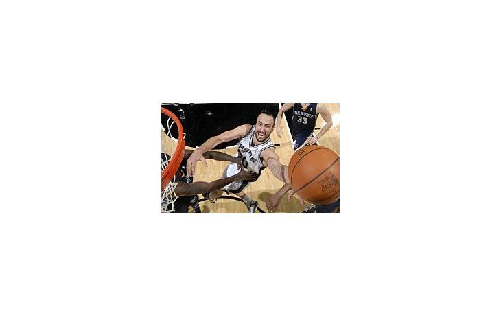 Ginóbili anotó 24 puntos en la victoria de San Antonio.