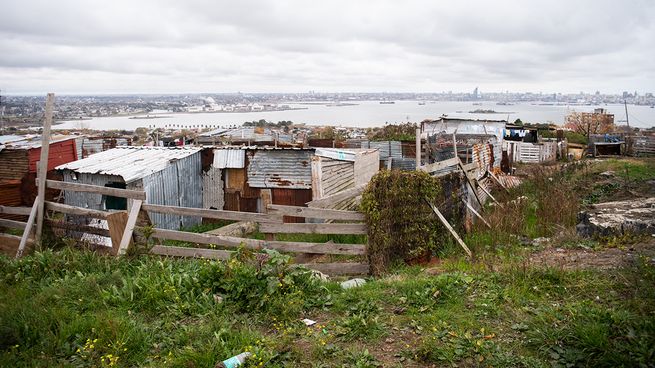 Casi 348.000 personas son pobres en el Uruguay.