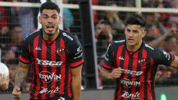 Mando yo. Patronato se le plantó a Boca y lo goleó sin atenuantes en Paraná.