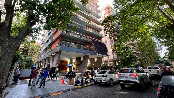 La cuadra de Arribeños al 1600 se convirtió en ícono tras la serie El Encargado. El edificio con columnas en “V” aparece en varias escenas La cuadra de Arribeños al 1600 se convirtió en ícono tras la serie El Encargado. El edificio con columnas en “V” aparece en varias escenas