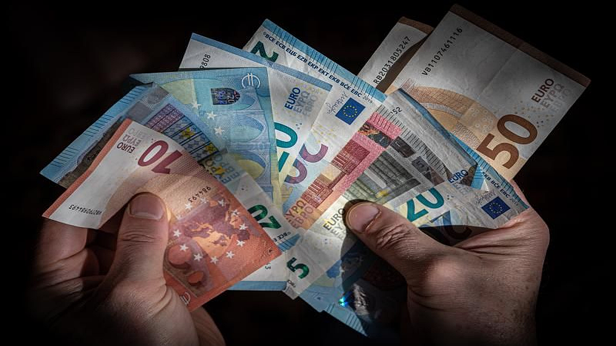MASSIVE BACHONES AND MONEY: Are we really prepared to live without technology?