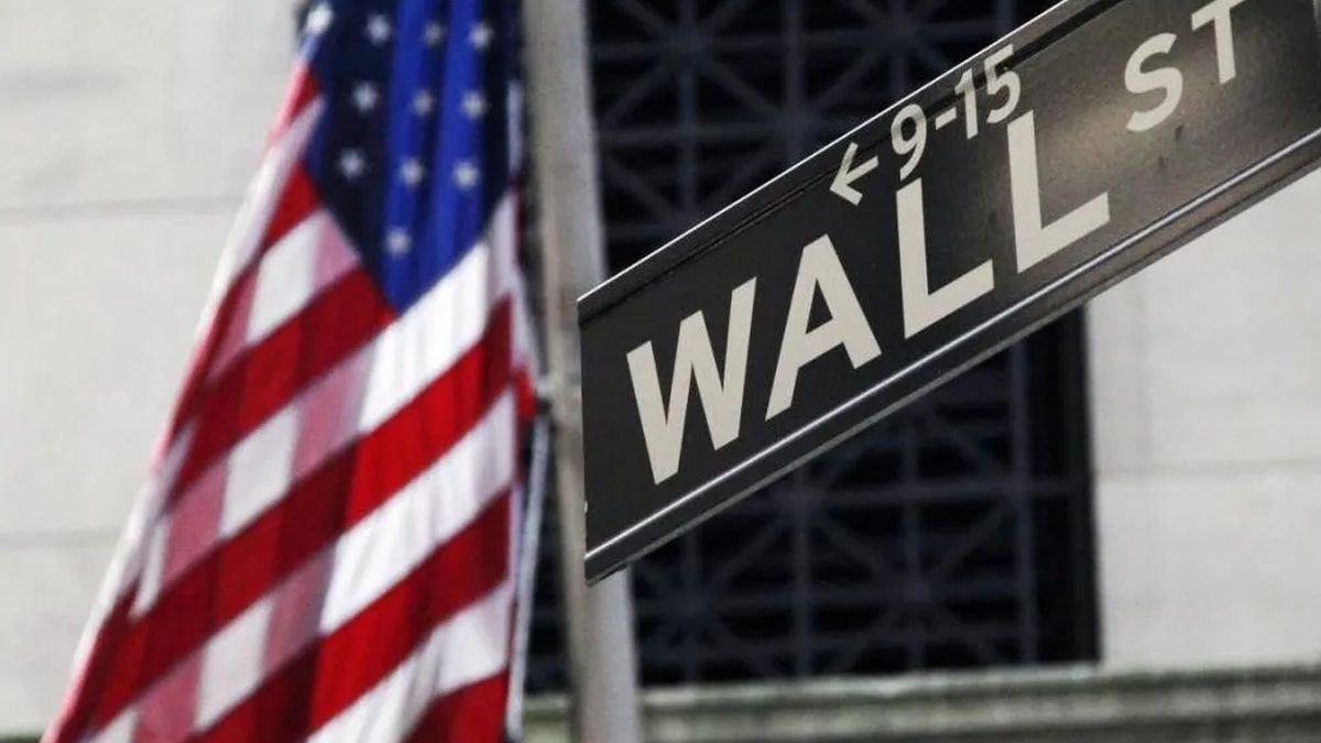 Wall Street celebró determinación de la Fed contra inflación y se disparó más de 4%