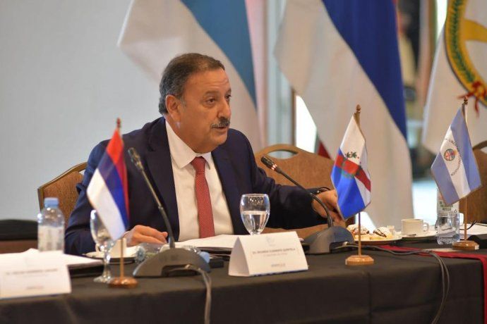 Un gobernador busca bloquear los medios porteños por dar información podrida