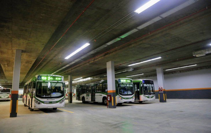 Empresas de colectivos amenazan con parar desde el lunes por el recorte en los subsidios.