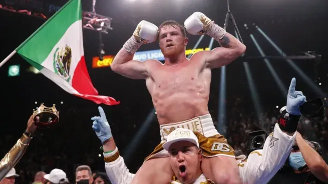 El multicampeón mexicano Saúl Álvarez Canelo deberá decidir si enfrentará al invicto portorriqueño-estadounidense, Edgar Berlanga.