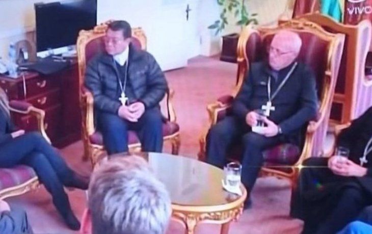 Jeanine Áñez reunida con representantes de la Iglesia boliviana antes de asumir la presidencia.