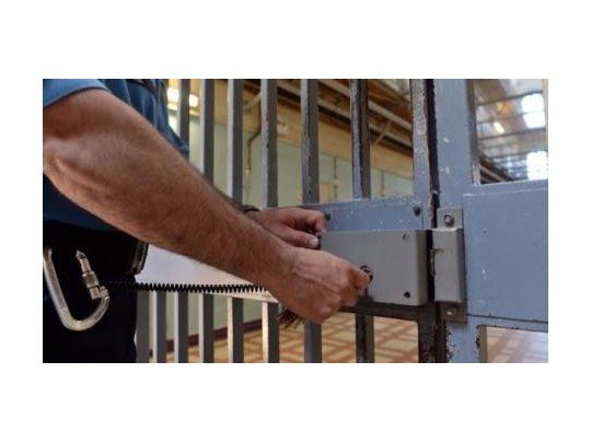 Especialistas coinciden en que estadísticas de delitos juveniles no justifican bajar edad de imputabilidad