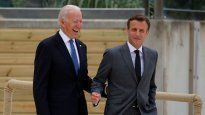 Joe Biden y Emmanuel Macron en un encuentro del G7 en junio del año pasado.&nbsp;
