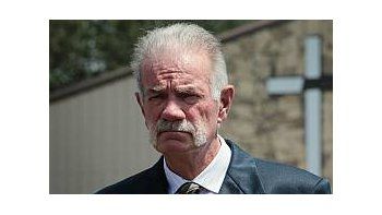 El pastor Terry Jones instó al imán que desea contruir una mezquita en la Zona Cero a que cambie la zona de construcción.