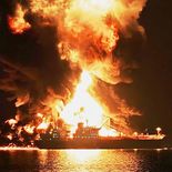 Cuando los misiles de EEUU e Israel comenzaron a caer sobre Irán lo hicieron inicialmente para descabezar al régimen con la muerte del ayatolá Alí Jameneí; pero luego apuntaron sobre puntos estratégicos de la infraestructura energética de Teherán que, a su vez, respondió contraatacando a sus vecinos y aliados de EEUU también en objetivos sensibles para el petróleo y cerrando el paso clave en el estrecho de Ormuz Cuando los misiles de EEUU e Israel comenzaron a caer sobre Irán lo hicieron inicialmente para descabezar al régimen con la muerte del ayatolá Alí Jameneí; pero luego apuntaron sobre puntos estratégicos de la infraestructura energética de Teherán que, a su vez, respondió contraatacando a sus vecinos y aliados de EEUU también en objetivos sensibles para el petróleo y cerrando el paso clave en el estrecho de Ormuz