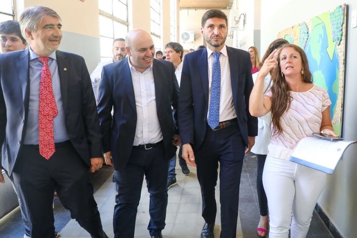 Maximiliano Pullaro recorrió el edificio de la Escuela Normal Superior N° 30 de Esperanza. Maximiliano Pullaro recorrió el edificio de la Escuela Normal Superior N° 30 de Esperanza.