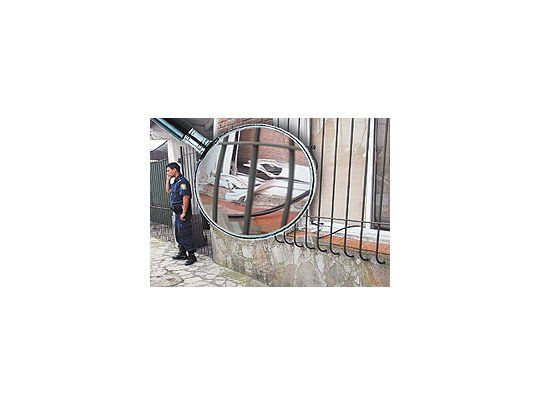 Otra bombaestalló en lacasa deldirectivo deNestlé, undía despuésque otroartefactoexplosivoque ibadirigido a lamismapersonacausó unaserie delesiones aun compañero.