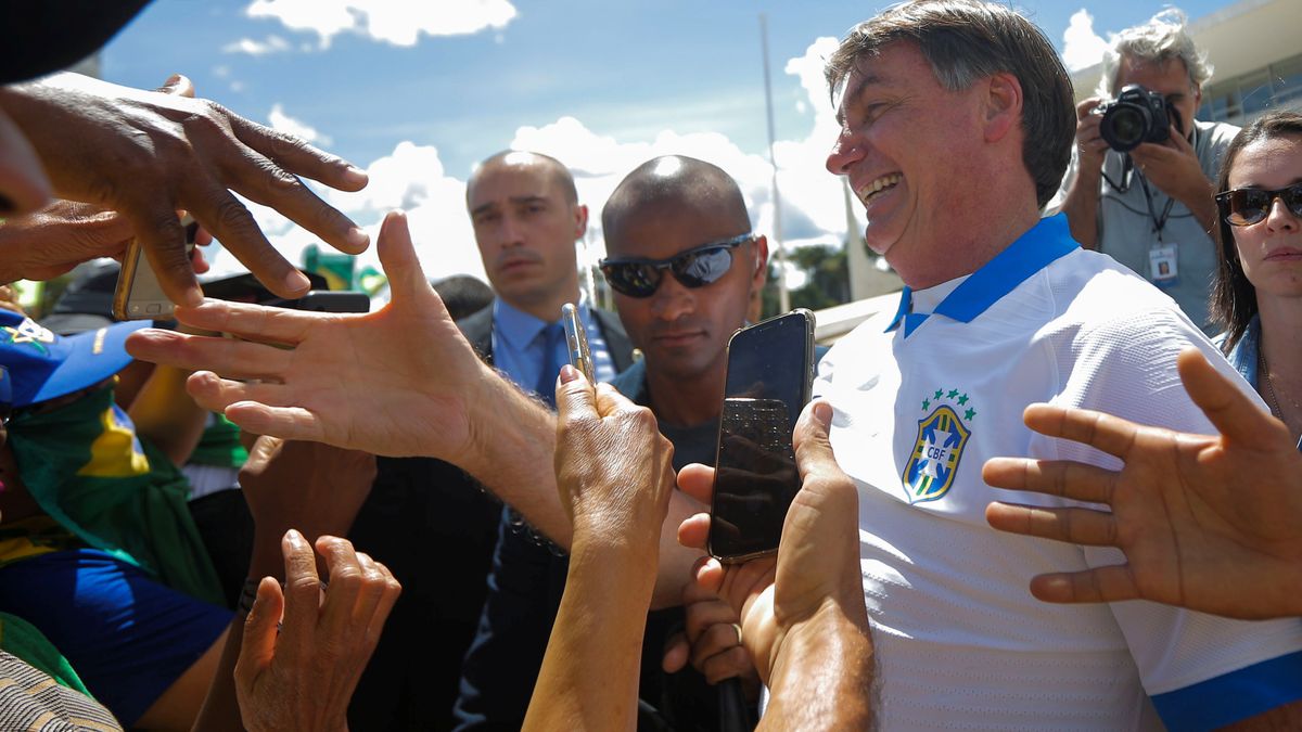 La justicia obliga a Bolsonaro a usar barbijo