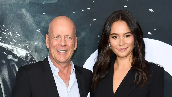 Bruce Willis junto con su esposa,&nbsp; Emma Heming Willis, durante una de sus &uacute;ltimas apariciones p&uacute;blicas.&nbsp;