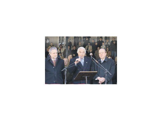 El presidente de la Sociedad Rural Argentina, Luciano Miguens, junto al titular de CRA, Mario Lambías, y al presidente de Coninagro, Fernando Gioino. Una asociación en medio del enfrentamiento con el gobierno.