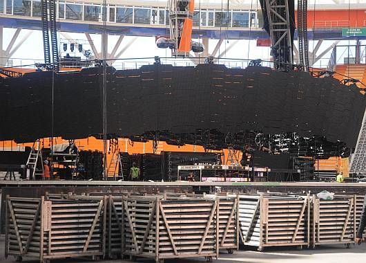 Del armado del escenario participaron más de 1.200 técnicos
