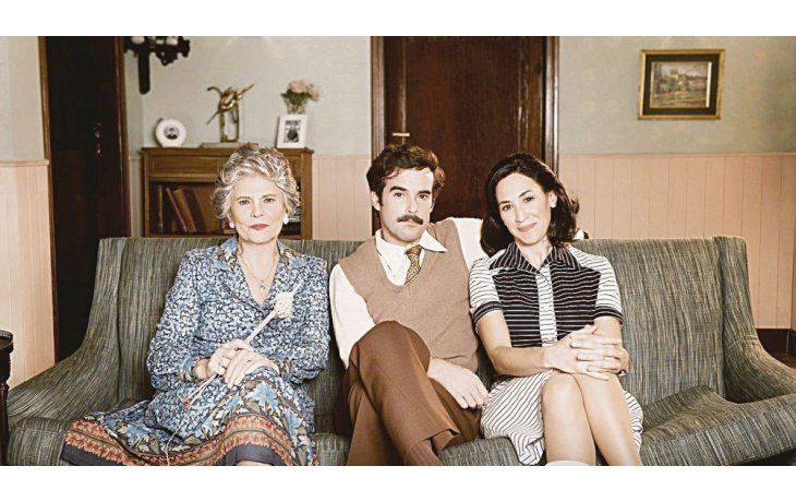 ámbito.com | En familia. Leonor Manso (la abuela), Nicolás Cabré (Antonio) y Malena Solda (Mecha) en “Cuéntame cómo pasó”