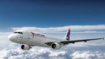 La aerolínea despegó el lunes desde el Aeropuerto de Ezeiza a las 21:25 hs. un Boeing 767 moderno con cabina renovada. El vuelo (LA 7820) aterrizó en el Aeropuerto Internacional de Miami, a las 5:55 hs.