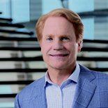 Supo aprovechar sus conocimientos financieros para crear una empresa exitosa. Supo aprovechar sus conocimientos financieros para crear una empresa exitosa.